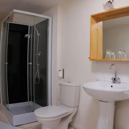 Chateau De לינה וארוחת בוקר