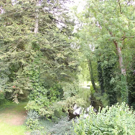 Chateau De Bed & Breakfast 3*