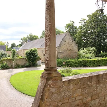 Chateau De Bed & Breakfast Flottemanville