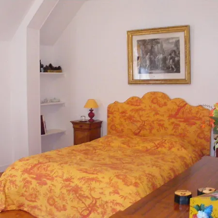 Chateau De לינה וארוחת בוקר 3*