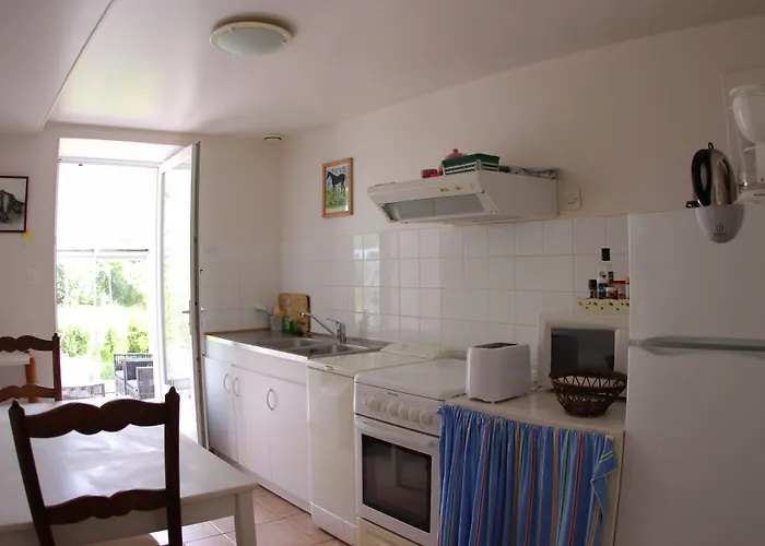 Chateau De Bed & Breakfast Flottemanville